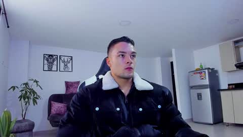 Snapshot of alexander_collin_ chatting on January 2025 01:52:02 PM Alex Collin online show from January 2025 01:52:02 PM