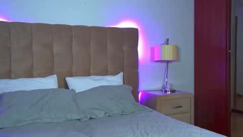 Snapshot of alexandrabloom chatting on November 2025 06:17:01 PM AlexandraBloom online show from November 2025 06:17:01 PM