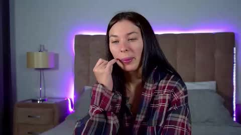 Snapshot of alexandrabloom chatting on November 2025 06:24:02 PM AlexandraBloom online show from November 2025 06:24:02 PM