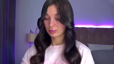 Snapshot of alexandrabloom chatting on November 2025 06:24:02 PM AlexandraBloom online show from November 2025 06:24:02 PM