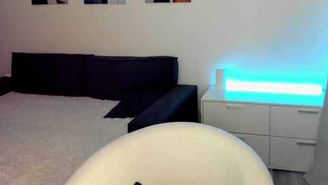 Alex online show from January 2026 04:49:02 AM