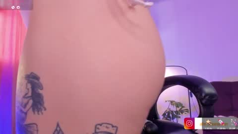Snapshot of alexawarren_ chatting on July 2026 08:00:02 PM alexawarren_ online show from July 2026 08:00:02 PM