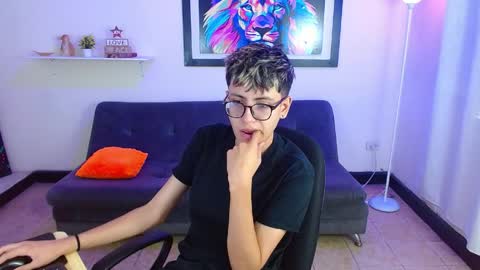 Snapshot of alexcum_18 chatting on April 2026 01:44:02 PM alex online show from April 2026 01:44:02 PM