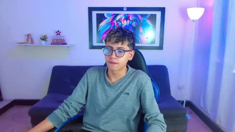 Snapshot of alexcum_18 chatting on May 2026 01:41:01 PM alex online show from May 2026 01:41:01 PM