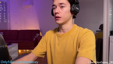 Snapshot of alexdavey chatting on January 2025 07:38:01 PM online show from January 2025 07:38:01 PM