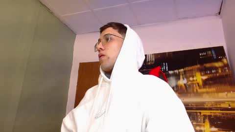 Snapshot of alexgiraldo__ chatting on April 2026 12:15:02 PM alexgiraldo__ online show from April 2026 12:15:02 PM