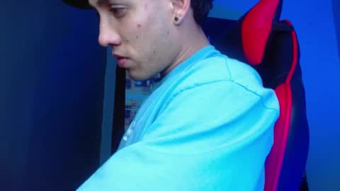 Snapshot of alexgiraldo__ chatting on May 2026 02:06:02 AM alexgiraldo__ online show from May 2026 02:06:02 AM