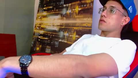 Snapshot of alexgiraldo__ chatting on July 2026 04:19:01 AM alexgiraldo__ online show from July 2026 04:19:01 AM