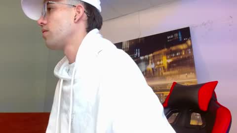 Snapshot of alexgiraldo__ chatting on July 2026 12:19:02 PM alexgiraldo__ online show from July 2026 12:19:02 PM