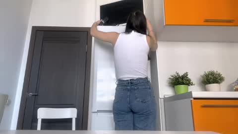 Emila online show from April 2026 10:30:01 AM