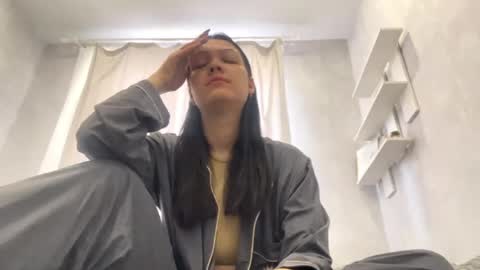 Snapshot of alexiaficke chatting on June 2026 05:19:02 AM Emila online show from June 2026 05:19:02 AM