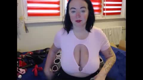 Snapshot of alexie33 chatting on December 2025 08:01:02 AM alexie33 online show from December 2025 08:01:02 AM