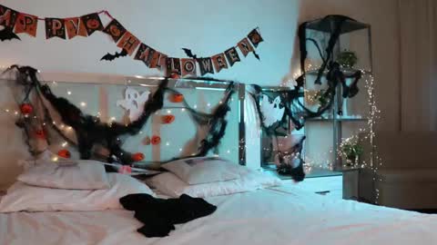 Alexina online show from October 2025 05:52:02 AM