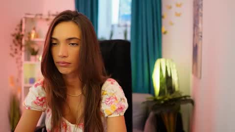 Alexis online show from October 2025 01:20:01 PM