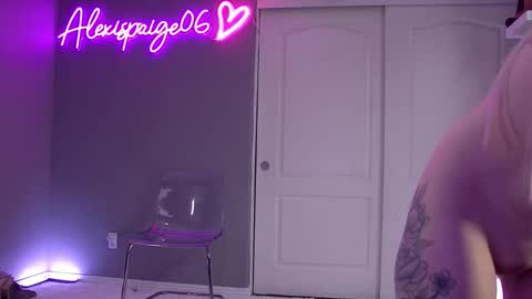 alexispaige06 online show from April 2026 06:09:01 PM