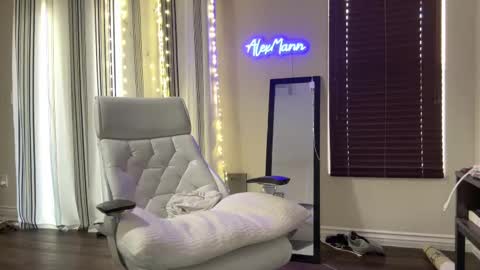 Snapshot of alexmanndickerson chatting on October 2025 04:14:02 PM Alex Mann online show from October 2025 04:14:02 PM