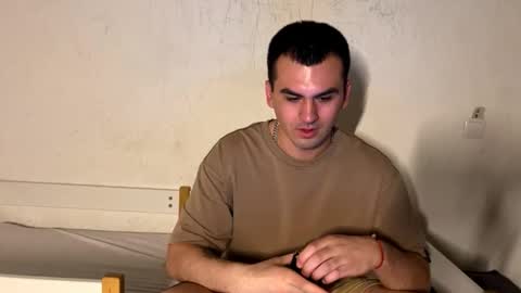 Snapshot of alexray20 chatting on April 2026 06:39:01 PM Alex online show from April 2026 06:39:01 PM