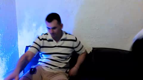 Snapshot of alexray20 chatting on April 2026 07:05:02 PM Alex online show from April 2026 07:05:02 PM