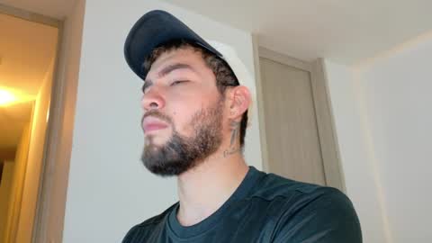 Snapshot of alextwunkk chatting on April 2026 04:11:01 AM Alex online show from April 2026 04:11:01 AM