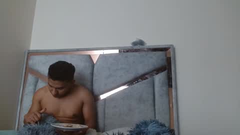 Snapshot of alexvsluisa chatting on November 2025 04:17:01 PM alex y luisa online show from November 2025 04:17:01 PM