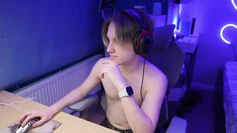 Snapshot of alexycutie chatting on April 2026 04:11:02 PM Alexycutie online show from April 2026 04:11:02 PM