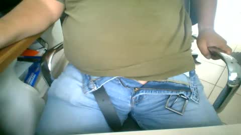 Snapshot of alfonsogomez110 chatting on June 2026 05:51:01 PM Alfonso Gomez online show from June 2026 05:51:01 PM