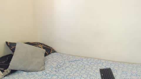 algiz_ online show from November 2025 09:13:01 PM