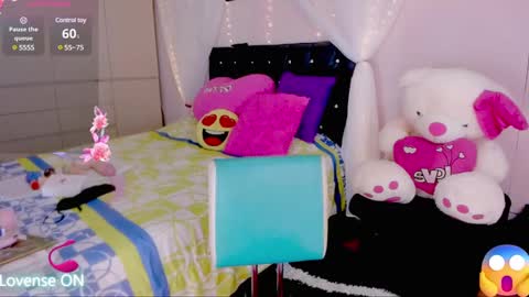 Snapshot of aliana_ross chatting on February 2025 09:43:01 AM aliana_ross online show from February 2025 09:43:01 AM