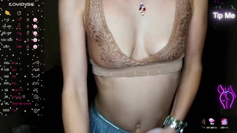 Snapshot of alianna_solo_kiss chatting on January 2025 09:41:01 AM Alianna online show from January 2025 09:41:01 AM