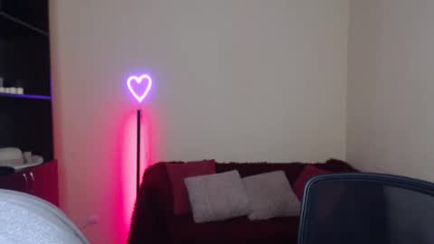 Snapshot of alianna_solo_kiss chatting on February 2025 03:28:02 PM Alianna online show from February 2025 03:28:02 PM