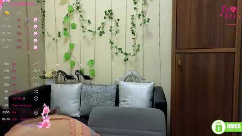 Snapshot of alianna_solo_kiss chatting on September 2025 11:23:02 AM Alianna online show from September 2025 11:23:02 AM