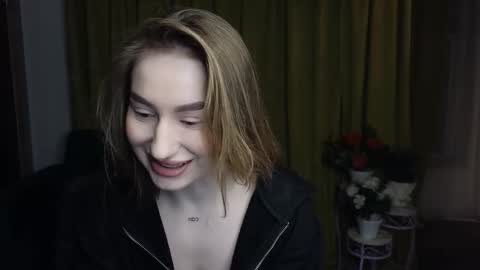 Alica online show from February 2026 07:01:01 PM