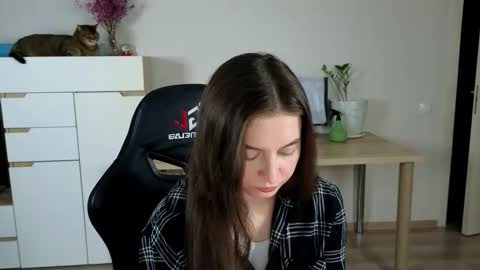 Alice online show from October 2025 07:01:02 PM