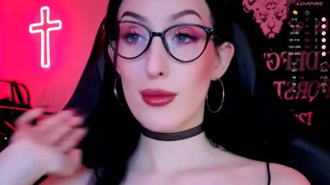 Snapshot of alice___mistress chatting on March 2026 09:10:01 PM Miss Alice online show from March 2026 09:10:01 PM