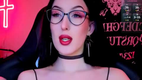 Snapshot of alice___mistress chatting on April 2026 10:48:01 PM Miss Alice online show from April 2026 10:48:01 PM