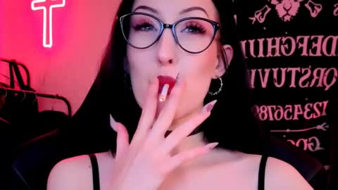 Snapshot of alice___mistress chatting on May 2026 01:05:01 PM Miss Alice online show from May 2026 01:05:01 PM