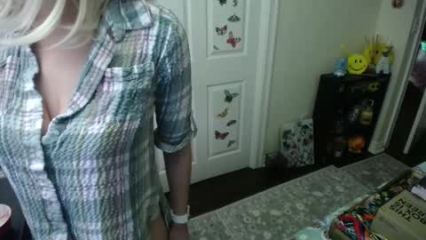 Snapshot of alice_asks chatting on December 2025 11:32:02 PM Alice Asks online show from December 2025 11:32:02 PM