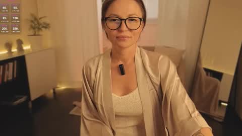 alice_eva online show from September 2025 12:05:02 PM