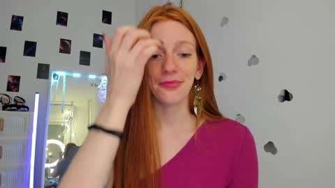 Snapshot of alice_ginger chatting on May 2026 02:05:01 PM Hello im Alice online show from May 2026 02:05:01 PM