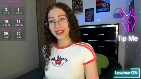 Snapshot of alice_martinez_ chatting on January 2026 03:03:02 PM alice and amber online show from January 2026 03:03:02 PM