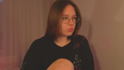 Snapshot of alice_miiiller chatting on May 2026 12:00:01 PM Alice online show from May 2026 12:00:01 PM