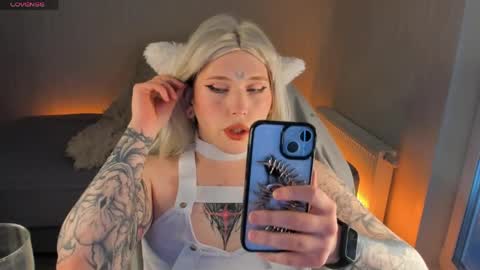 Snapshot of alice_moonshard chatting on April 2026 12:36:01 PM Alice online show from April 2026 12:36:01 PM