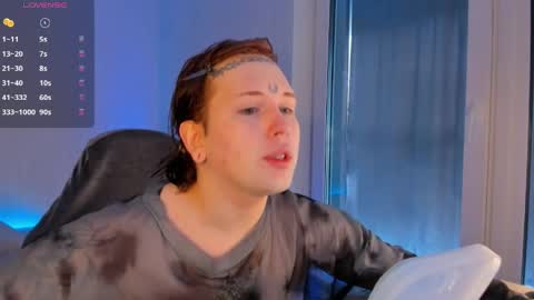 Snapshot of alice_moonshard chatting on April 2026 11:42:01 AM Alice online show from April 2026 11:42:01 AM