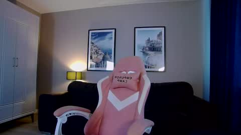 Snapshot of alice_rays_ chatting on April 2026 03:06:01 AM Alice online show from April 2026 03:06:01 AM