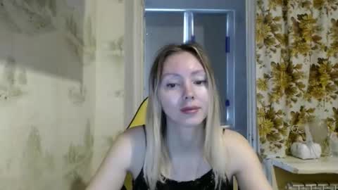 Snapshot of alice_smiles chatting on April 2026 05:19:01 AM Alice smiles online show from April 2026 05:19:01 AM