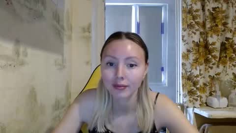 Snapshot of alice_smiles chatting on April 2026 10:32:01 AM Alice smiles online show from April 2026 10:32:01 AM