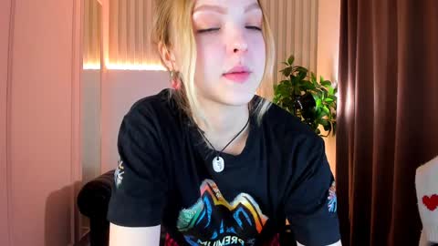 Snapshot of alice_tucci chatting on January 2025 04:18:02 PM Alice online show from January 2025 04:18:02 PM