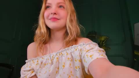 Snapshot of alice_tucci chatting on February 2025 09:04:02 PM Alice online show from February 2025 09:04:02 PM