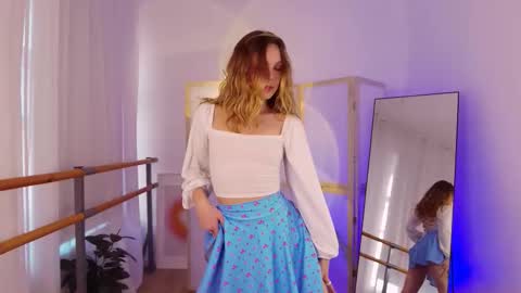 Snapshot of alice_tucci chatting on October 2025 01:51:02 PM Alice online show from October 2025 01:51:02 PM