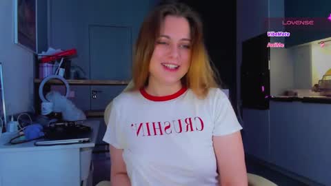 Snapshot of alice_wander chatting on May 2026 04:06:02 AM Alice online show from May 2026 04:06:02 AM